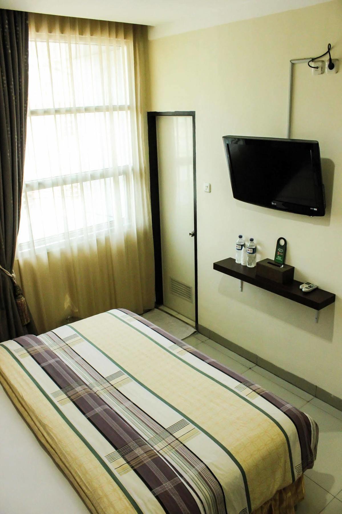 Vindhika Hotel Макасар Экстерьер фото
